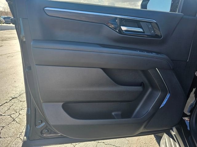 2025 Chevrolet Suburban LS