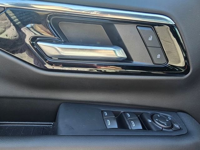 2025 Chevrolet Suburban LS