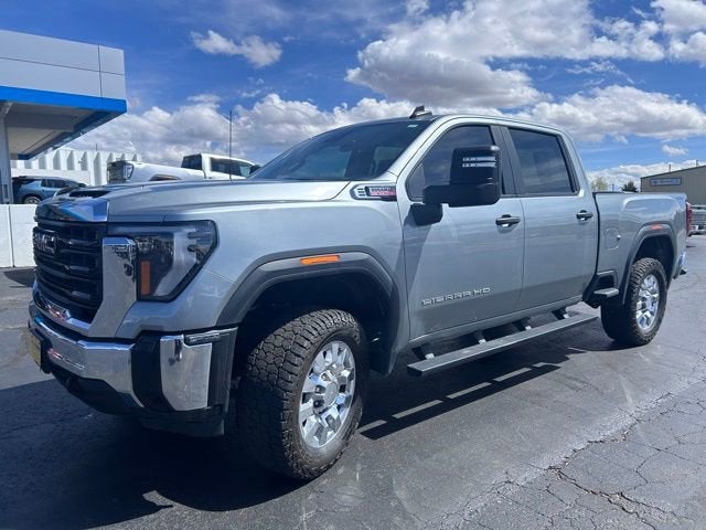 2024 GMC Sierra 4WD Crew Cab Standard Box Pro's photo