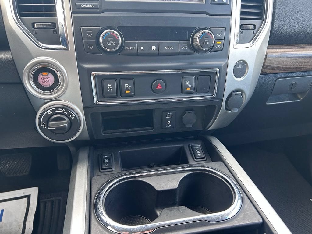 2017 Nissan TITAN SL