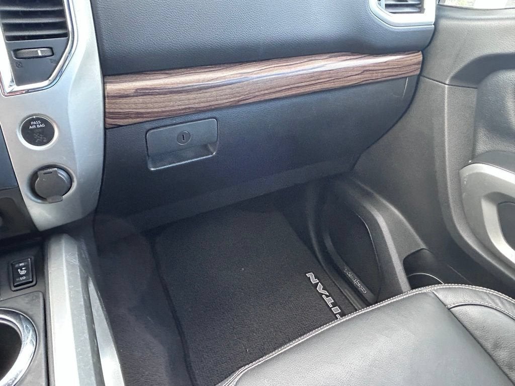 2017 Nissan TITAN SL