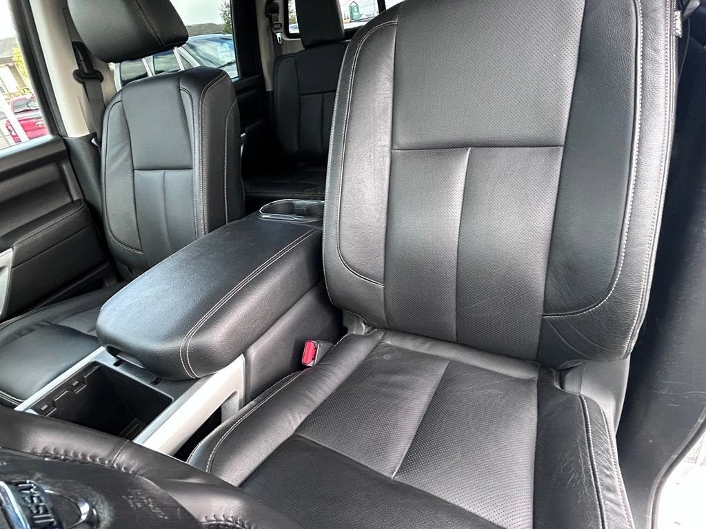 2017 Nissan TITAN SL