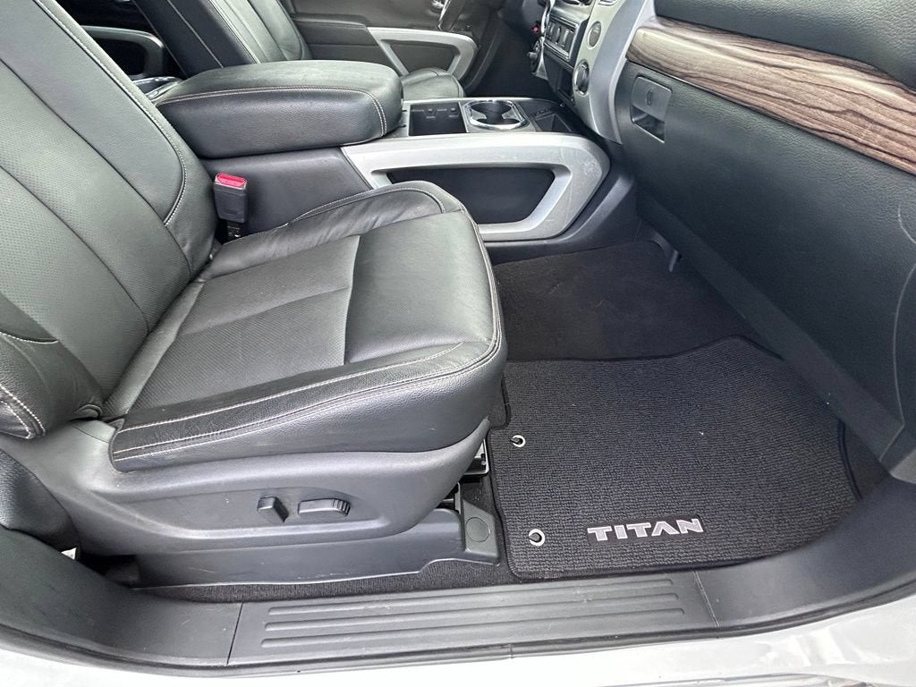 2017 Nissan TITAN SL