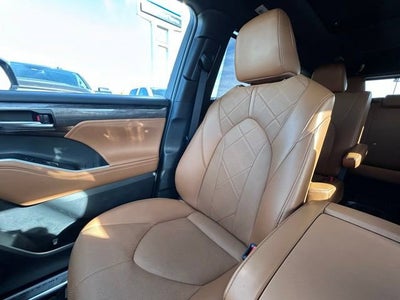 2024 Toyota Highlander Hybrid Platinum
