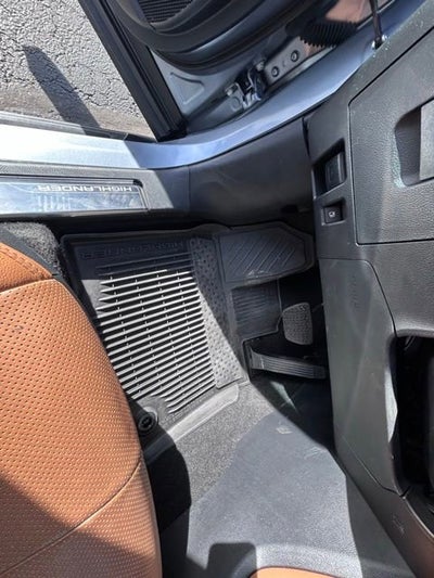 2024 Toyota Highlander Hybrid Platinum