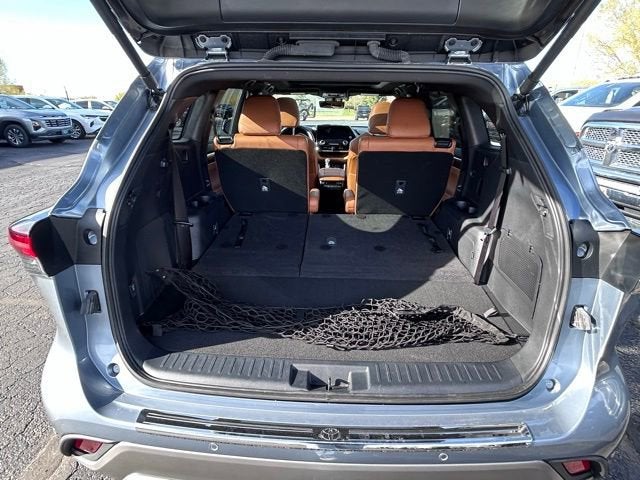 2024 Toyota Highlander Hybrid Platinum