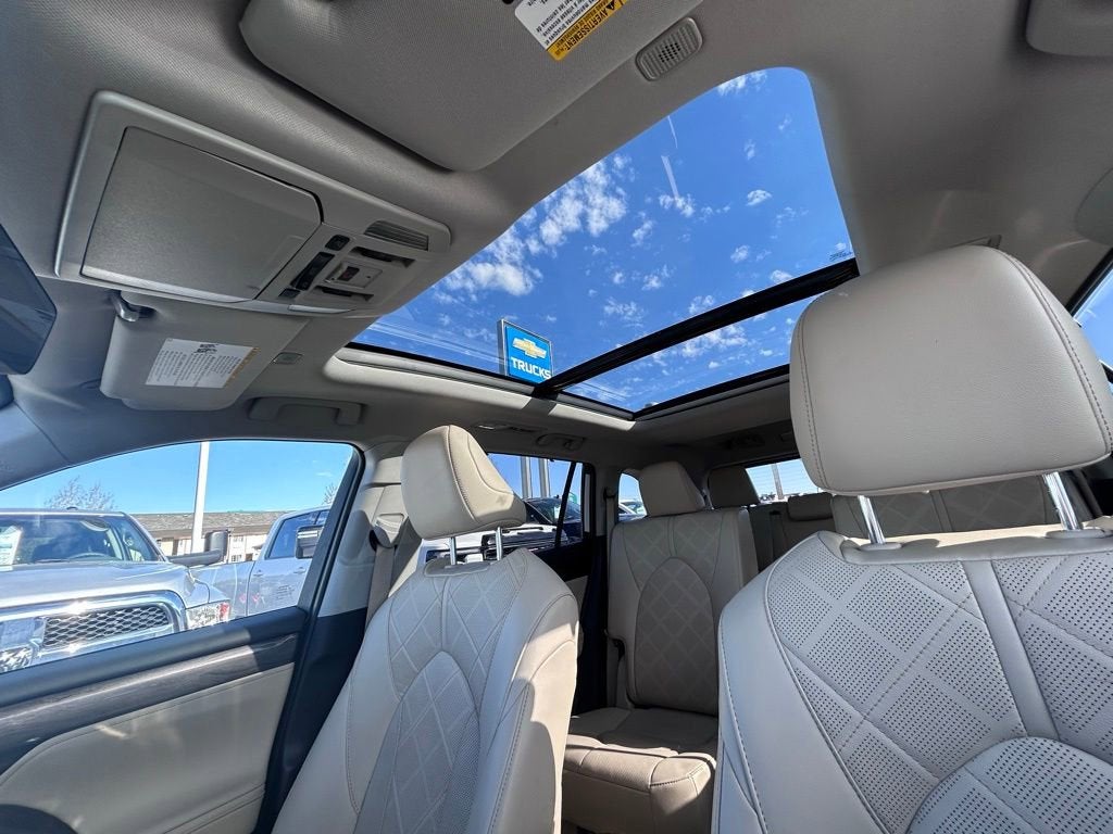 2024 Toyota Highlander Hybrid Platinum