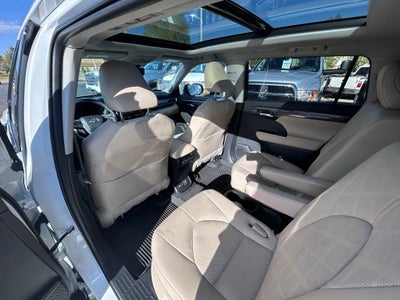 2024 Toyota Highlander Hybrid Platinum