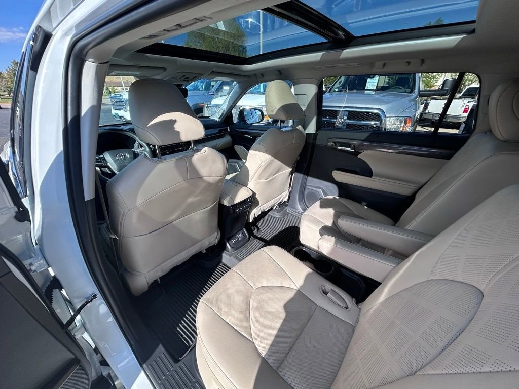2024 Toyota Highlander Hybrid Platinum