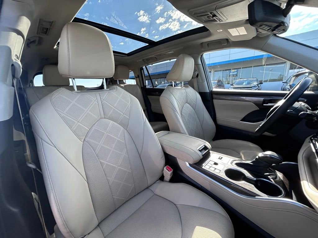 2024 Toyota Highlander Hybrid Platinum